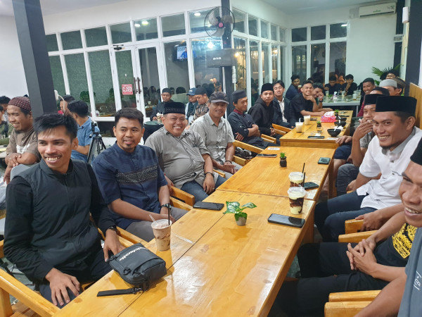Ngopi Bareng Ustaz: Gaungkan Semangat “Berubah Karena Cinta-Nya” di Kalangan Muda Sinjai